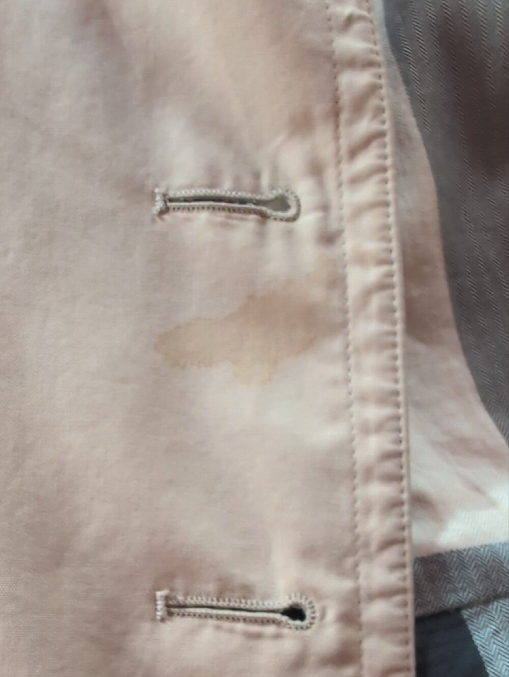 Burberry Britt beige Double-Breasted Trench Coat with Checked Lining - Picture 5 of 5